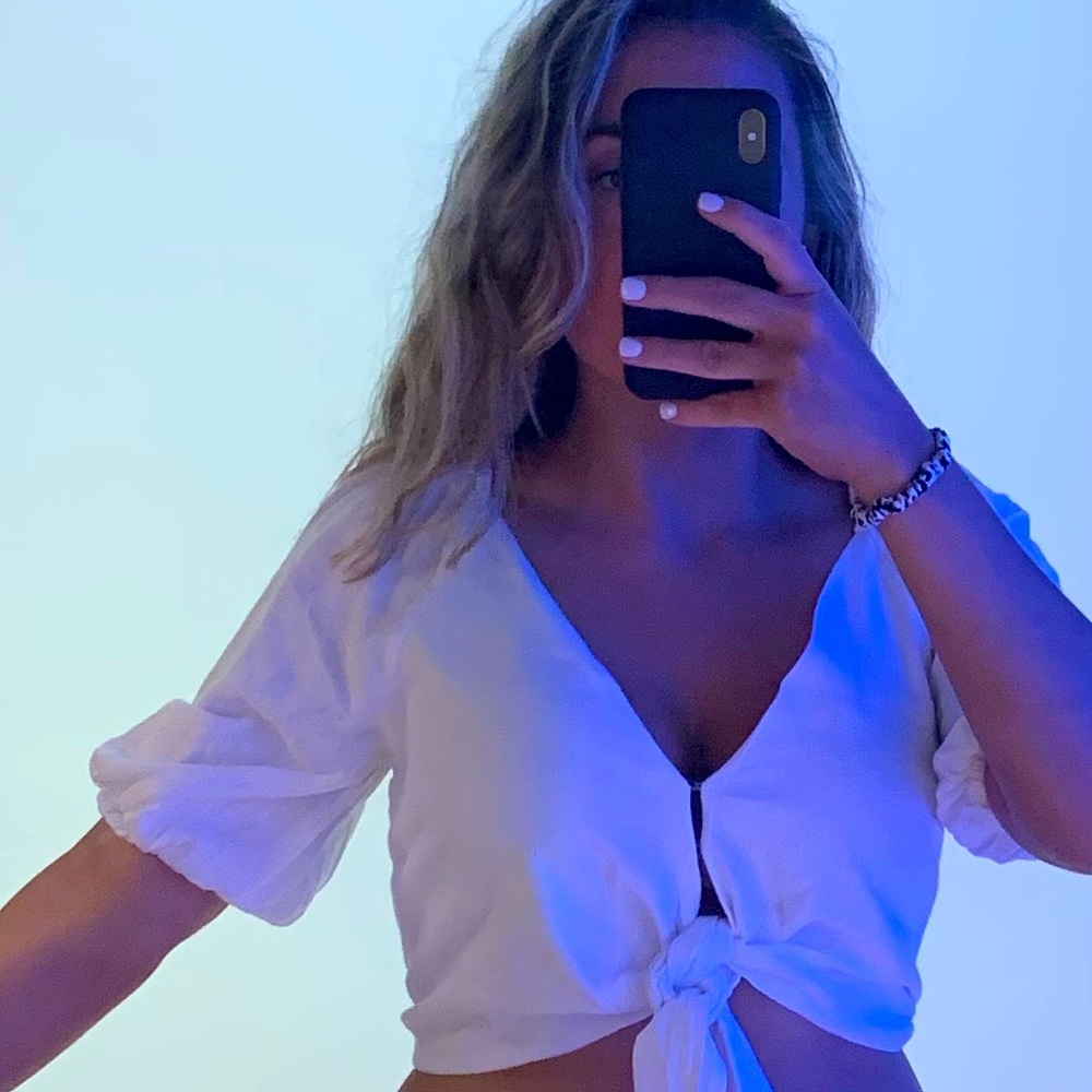 Abercrombie & Fitch White Cropped Blouse